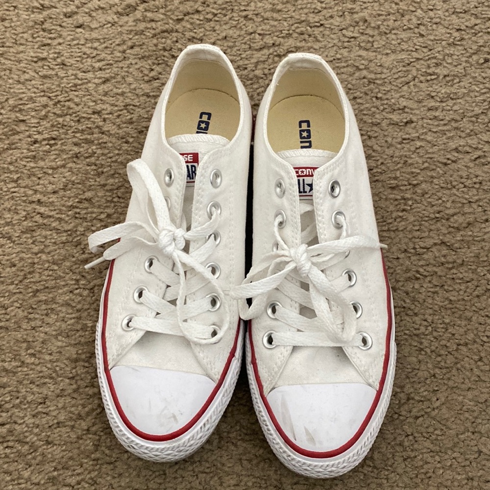 Converse tennis shoes